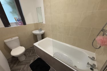 7 bed flat, Birch Polygon, Victoria Park, Manchester, M145HX - Image 15